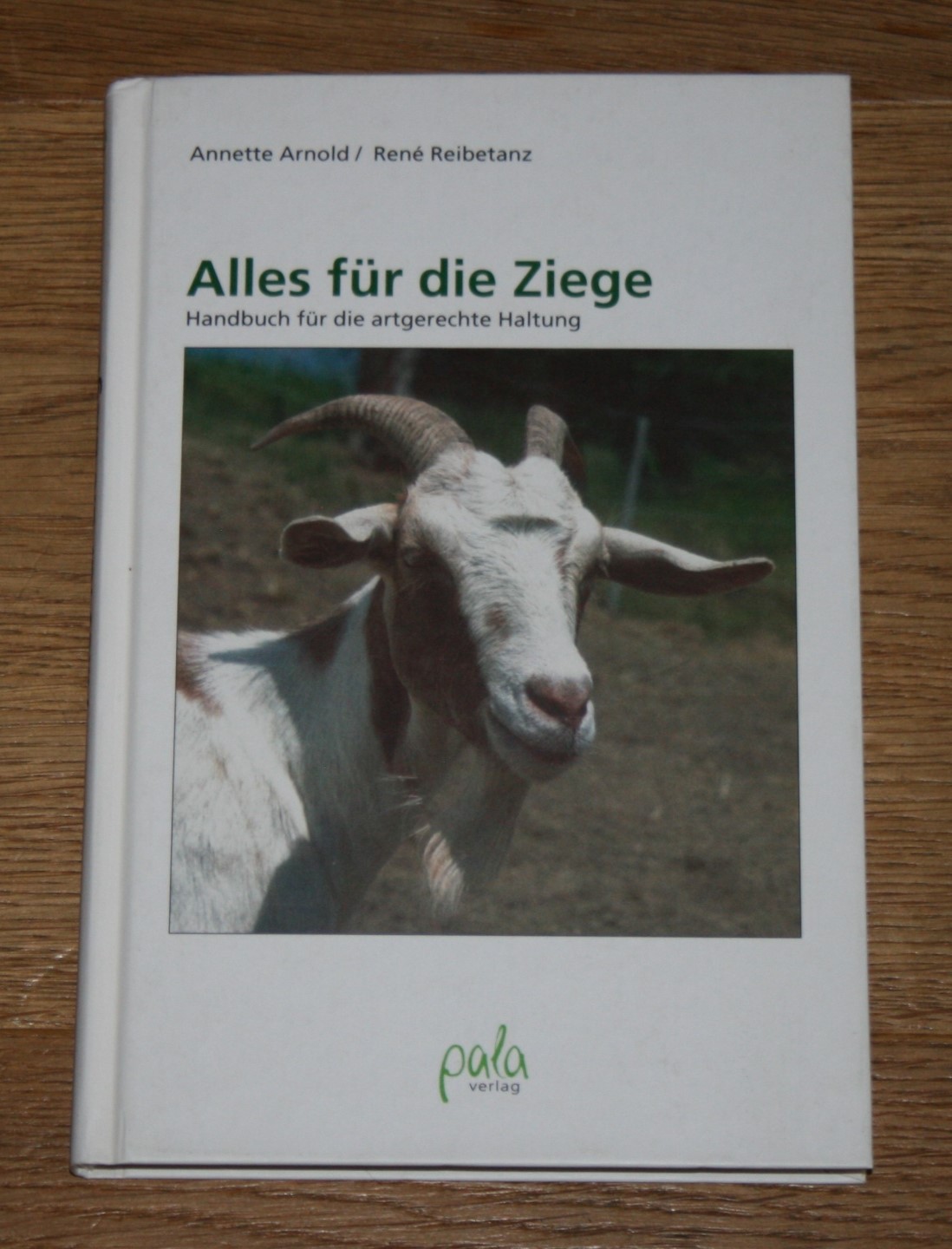 Alles für die Ziege. Handbuch für die artgerechte Haltung. - Arnold, Annette und René Reibetanz