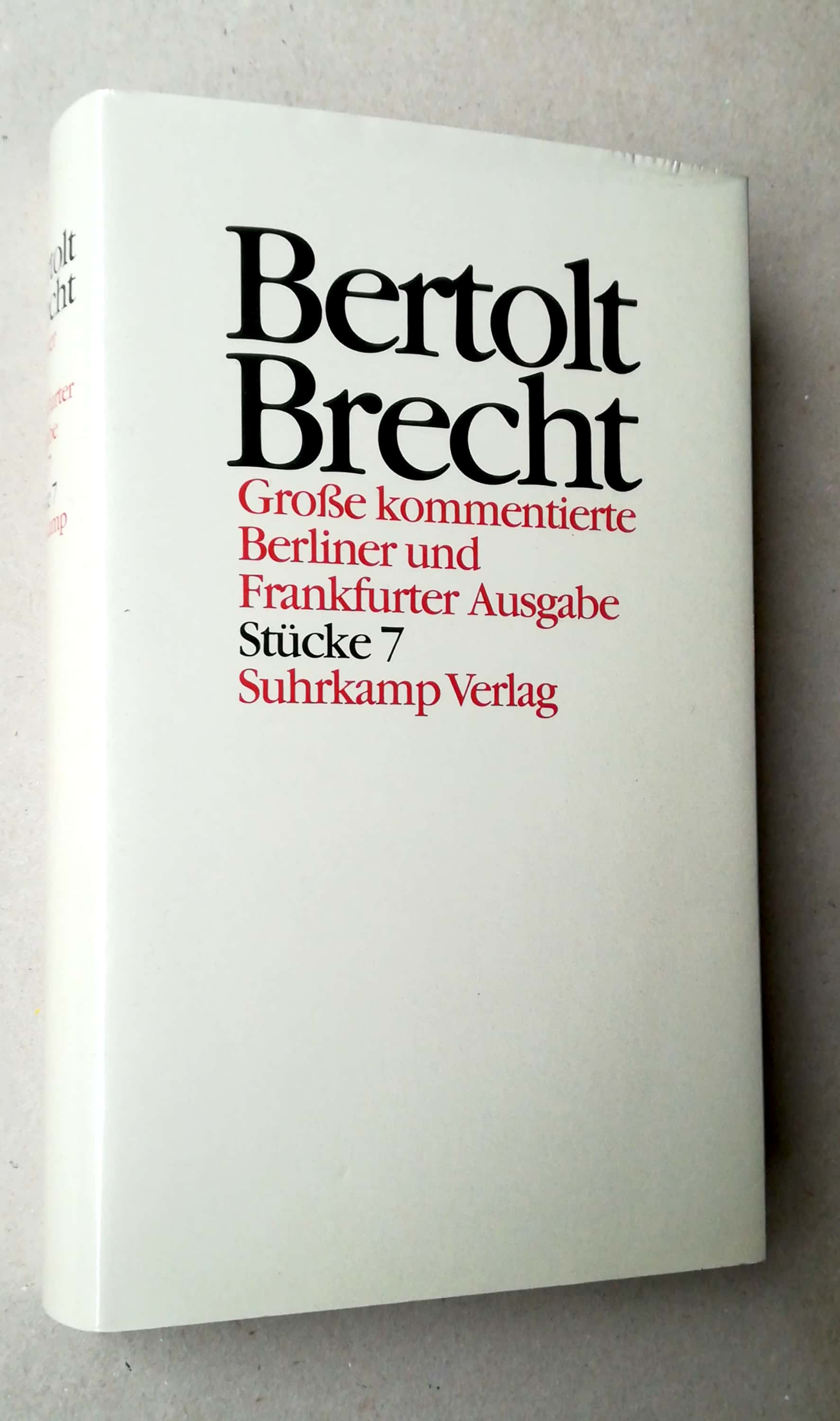 Werke. Große kommentierte Berliner und Frankfurter Ausgabe. Herausgegeben von Werner Hecht, Jan Knopf, Werner Mittenzwei, Klaus-Detlef Müller. Band 7 (von 30 Bänden): Stücke 7 (Der Aufstieg des Arturo Ui / Die Gesichte der Simone Machard / Schweyk / The Duchess of Malfi). Bearbeitet von Michael Voges. - Brecht, Bertolt