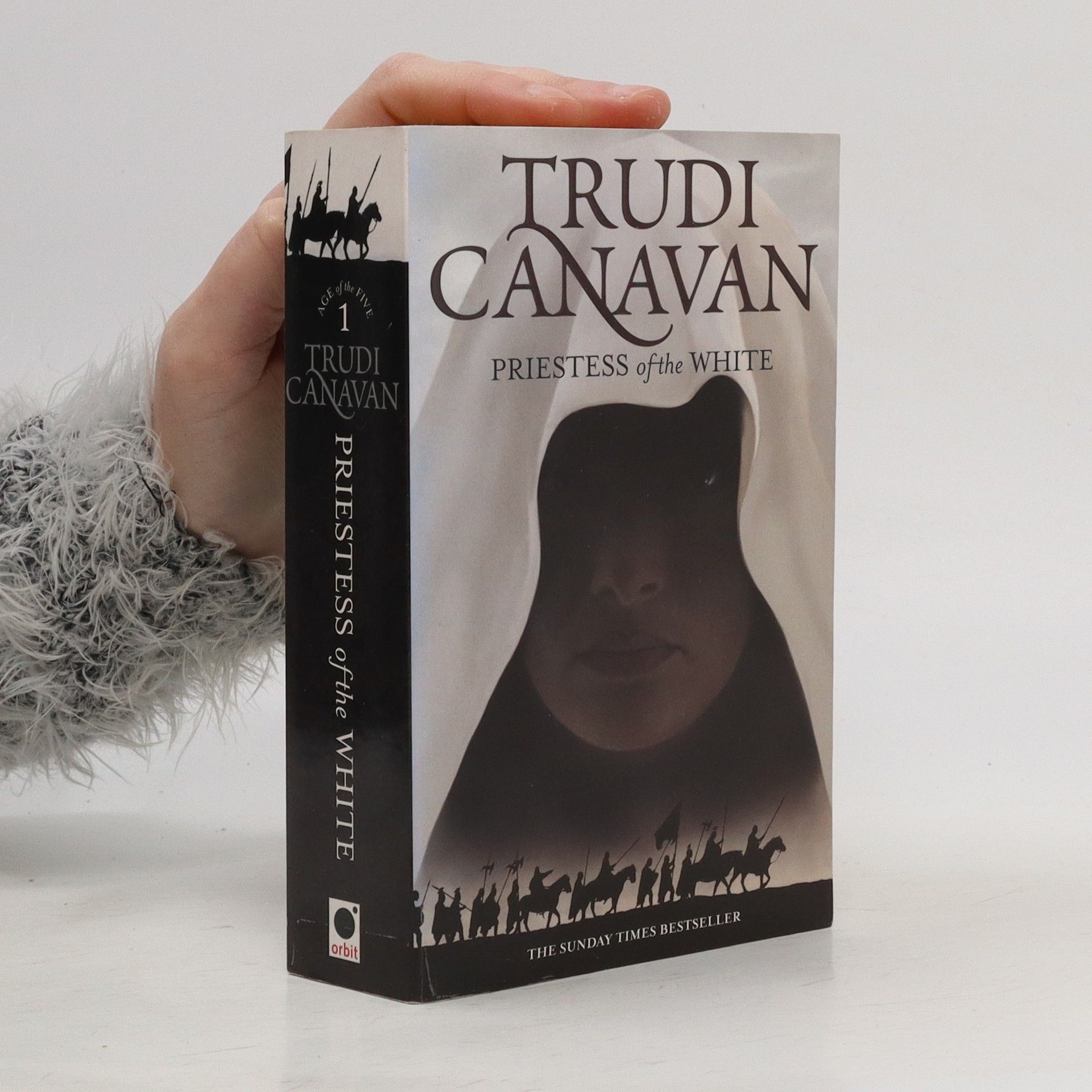 Priestess of the white - Trudi Canavan