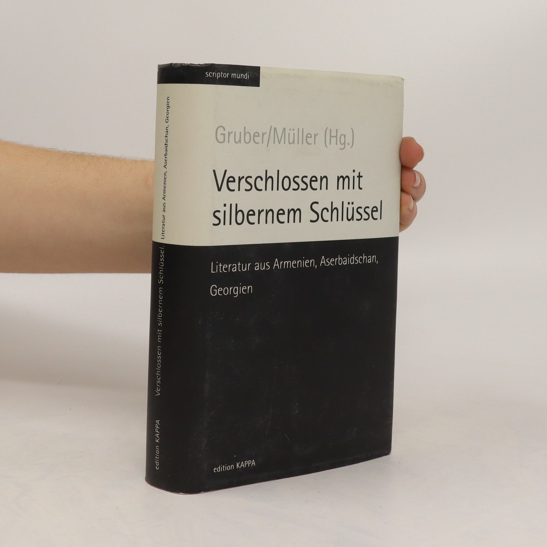 Verschlossen mit silbernem Schlüssel - Manfred Müller