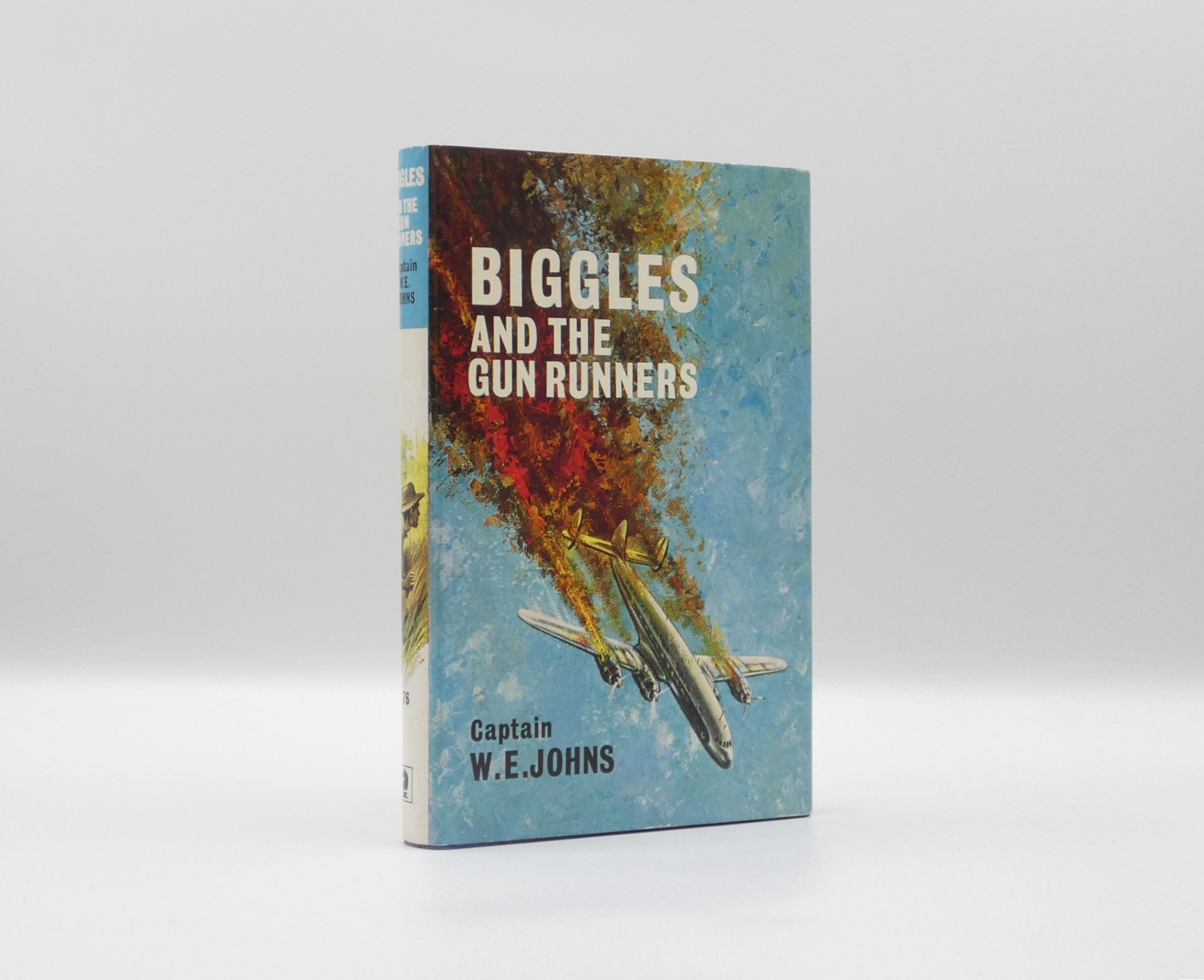 Biggles and the Gun Runners W E Johns [Near Fine] [Hardcover]
