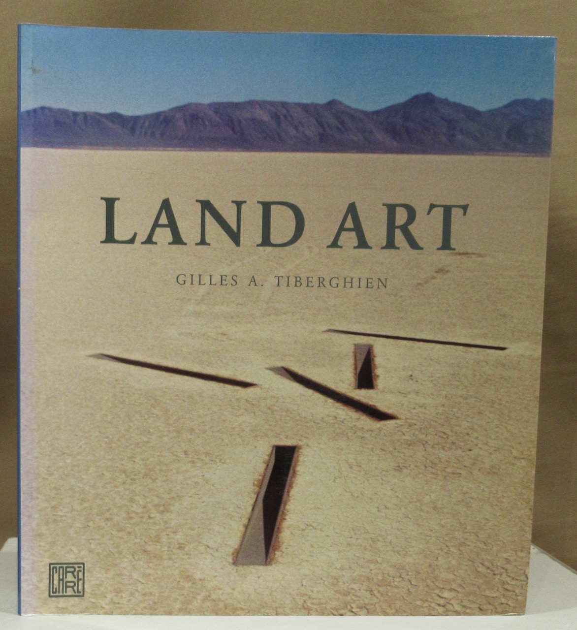 Land Art. English translation Caroline Green. - Tiberghien, Gilles A.