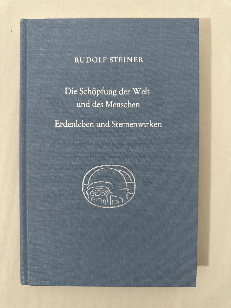 Die Schöpfung der Welt und des Menschen. Über Welt- und Menschenentstehung und den Gang der Kulturentwicklung der der Menschheit. Ernährungsfragen. ERdenleben und Sternenwirken. Vierzehn Vorträge.(=GA 354). - Steiner, Rudolf und Steiner Nachlassverwaltung Rudolf