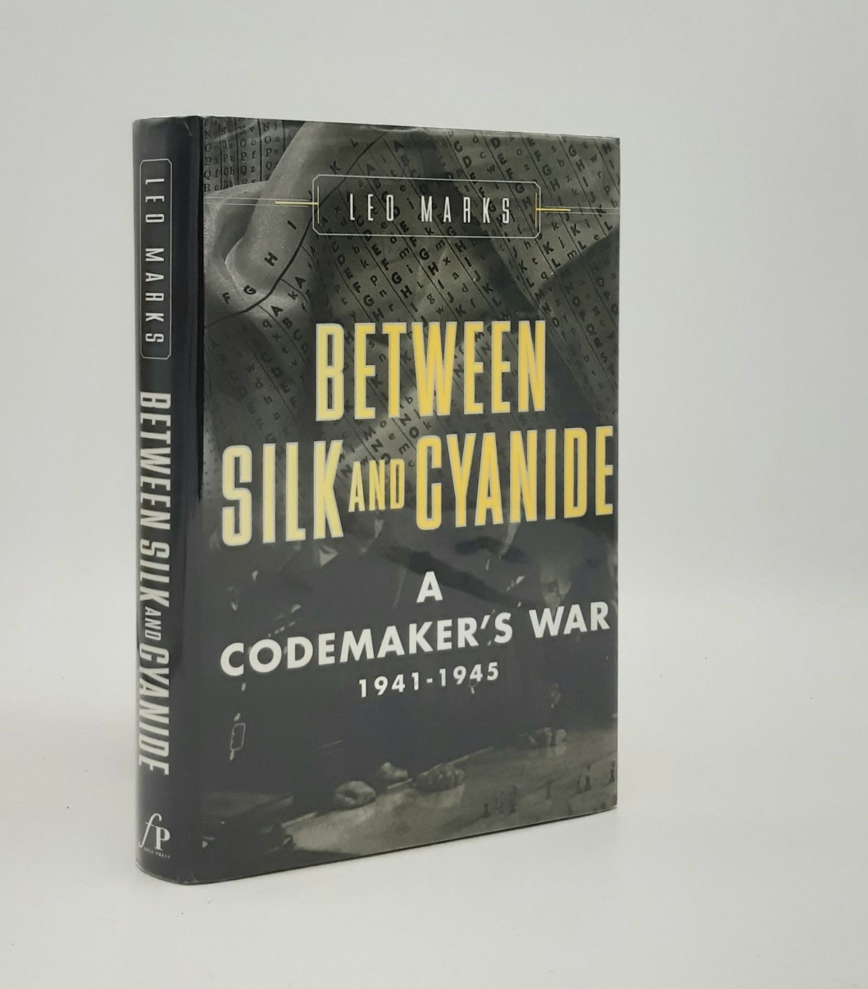BETWEEN SILK AND CYANIDE A Codemaker's War 1941-1945 - MARKS Leo