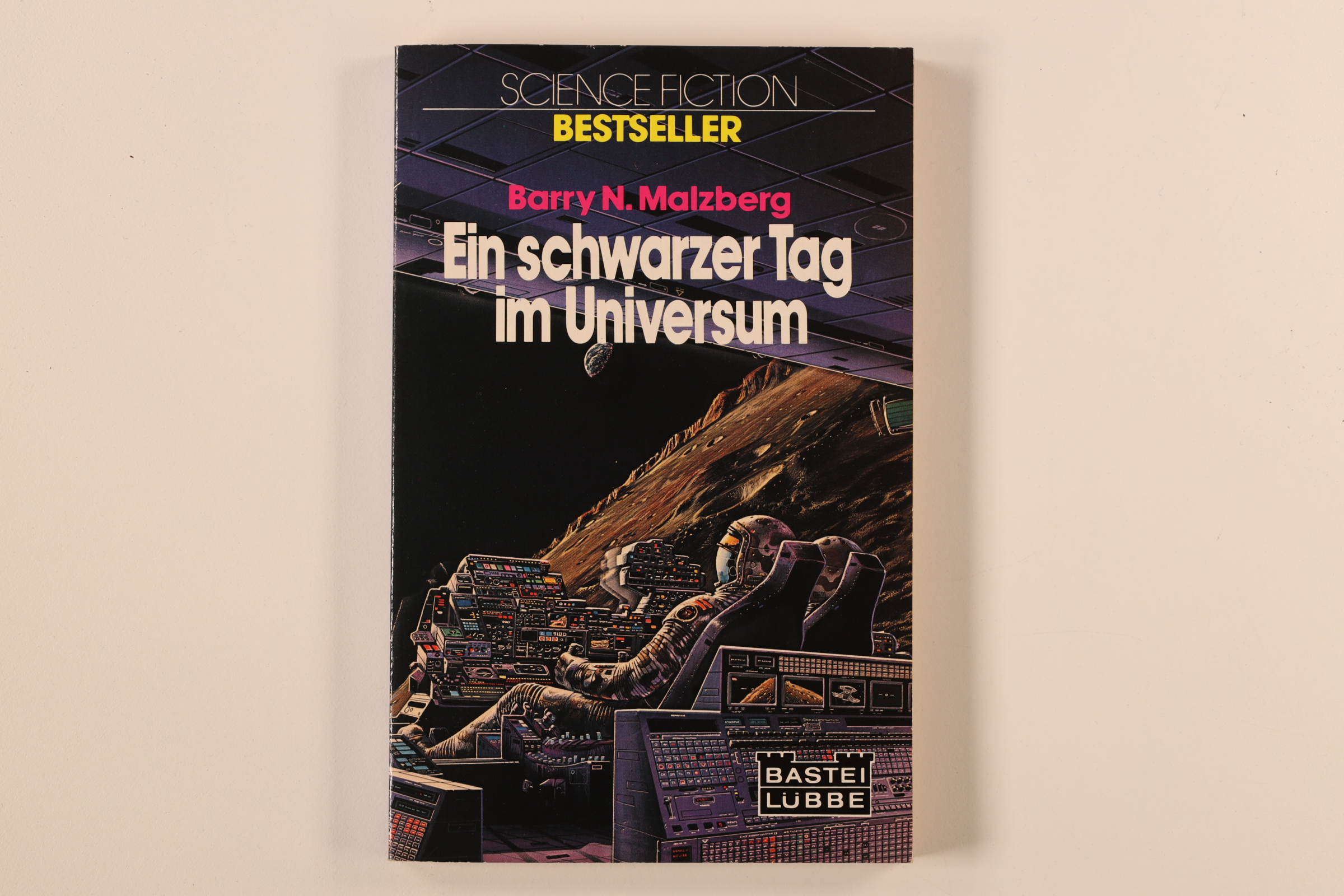 EIN SCHWARZER TAG IM UNIVERSUM. Science-fiction-Roman - Malzberg, Barry N.