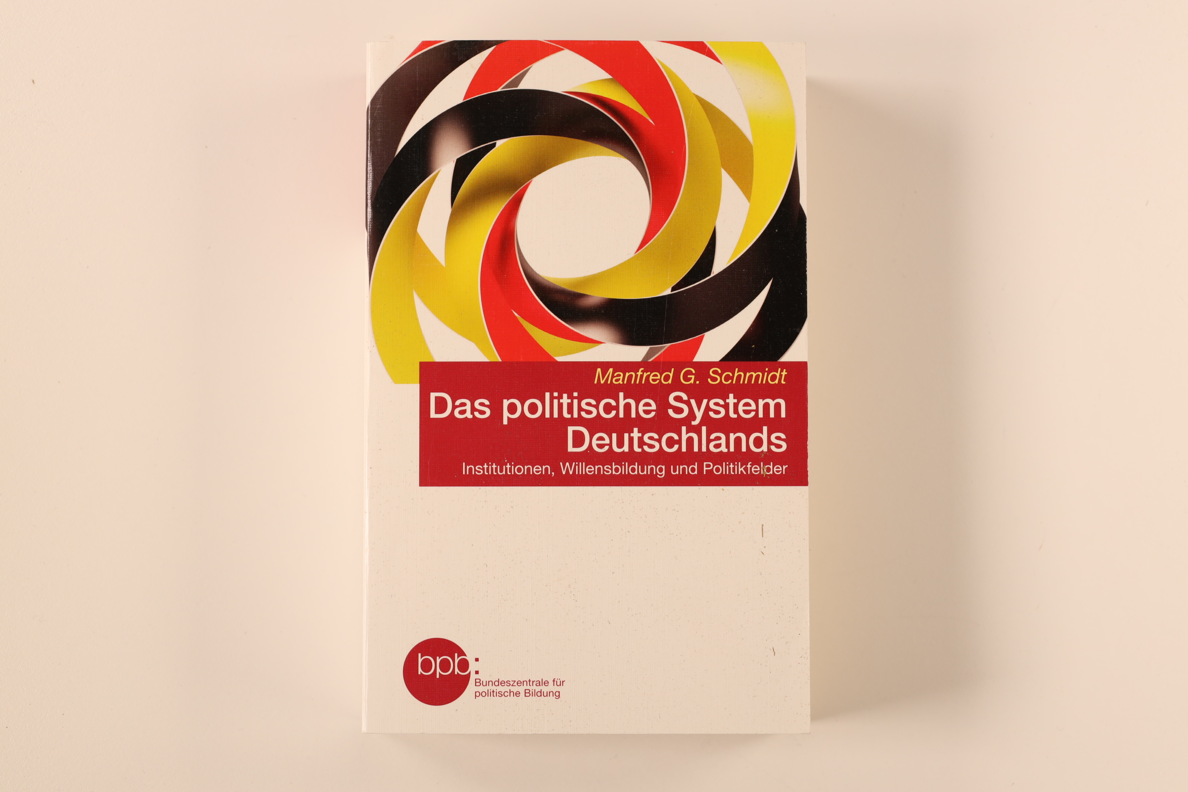 DAS POLITISCHE SYSTEM DEUTSCHLANDS. Institutionen, Willensbildung und Politikfelder - Schmidt, Manfred G.