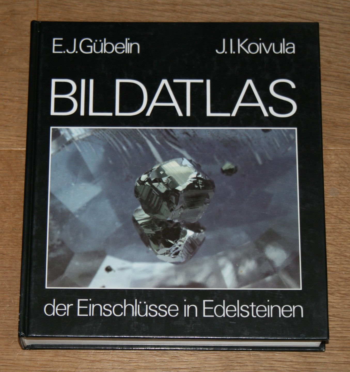 Bildatlas der Einschlüsse in Edelsteinen. - Gübelin, Eduard J. und John I. Koivula