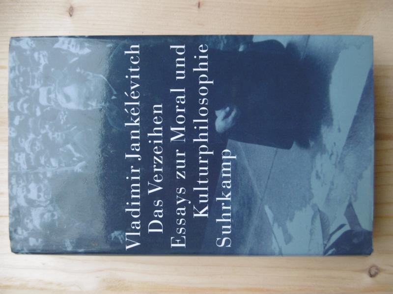 Das Verzeihen: Essays zur Moral und Kulturphilosophie. (Herausgegeben von Ralf Konermann. Aus dem Französischen übersetzt von Claudia Brede-Konersmann. Mit einem Vorwort von Jürg Altwegg). - Jankélévitch, Vladimir [franz. Philosoph u. Musikwissenschaftler (1903 in Bourges - 1985 in Paris)]