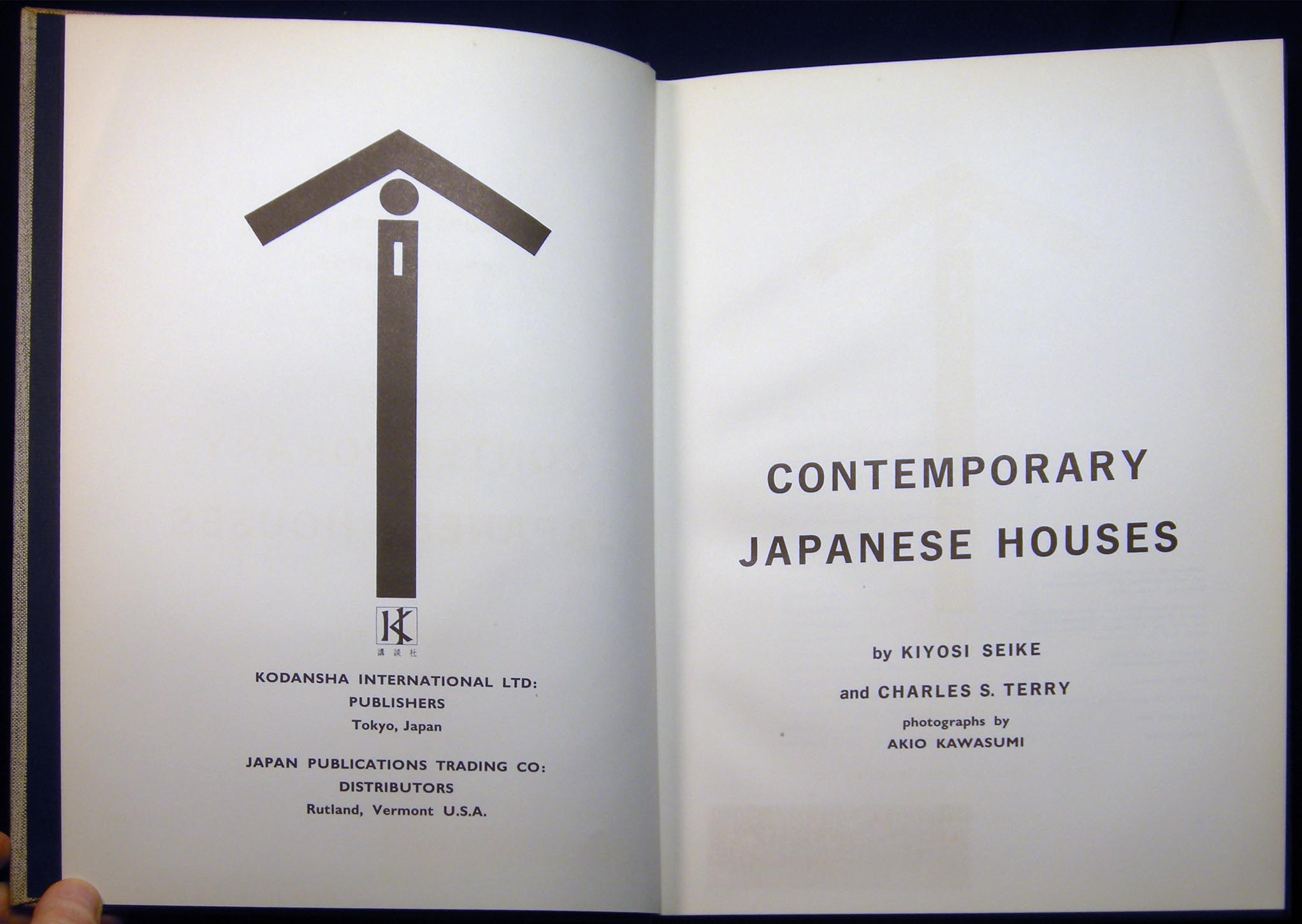 Contemporary Japanese Houses by Seike, Kiyosi and Charles S. Terry