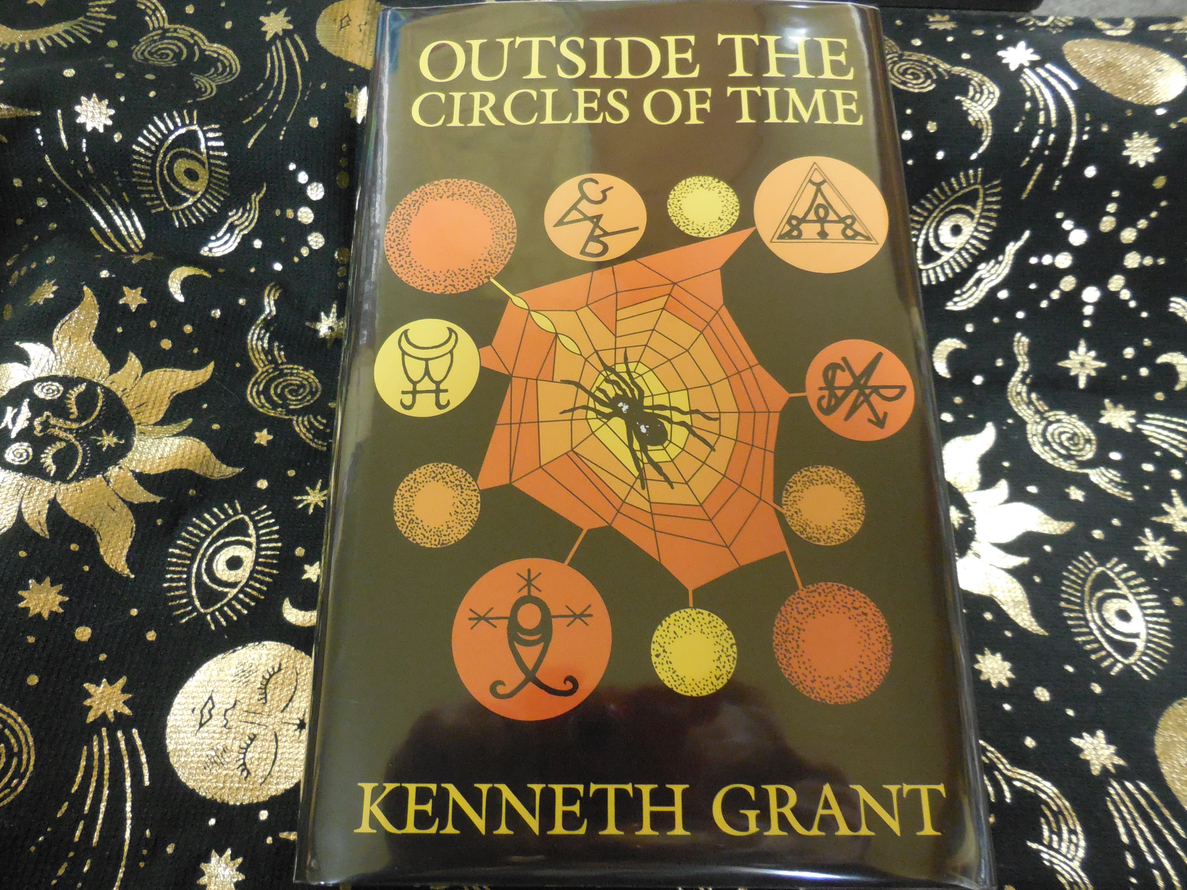 Outside the Circles of Time - Grant, Kenneth