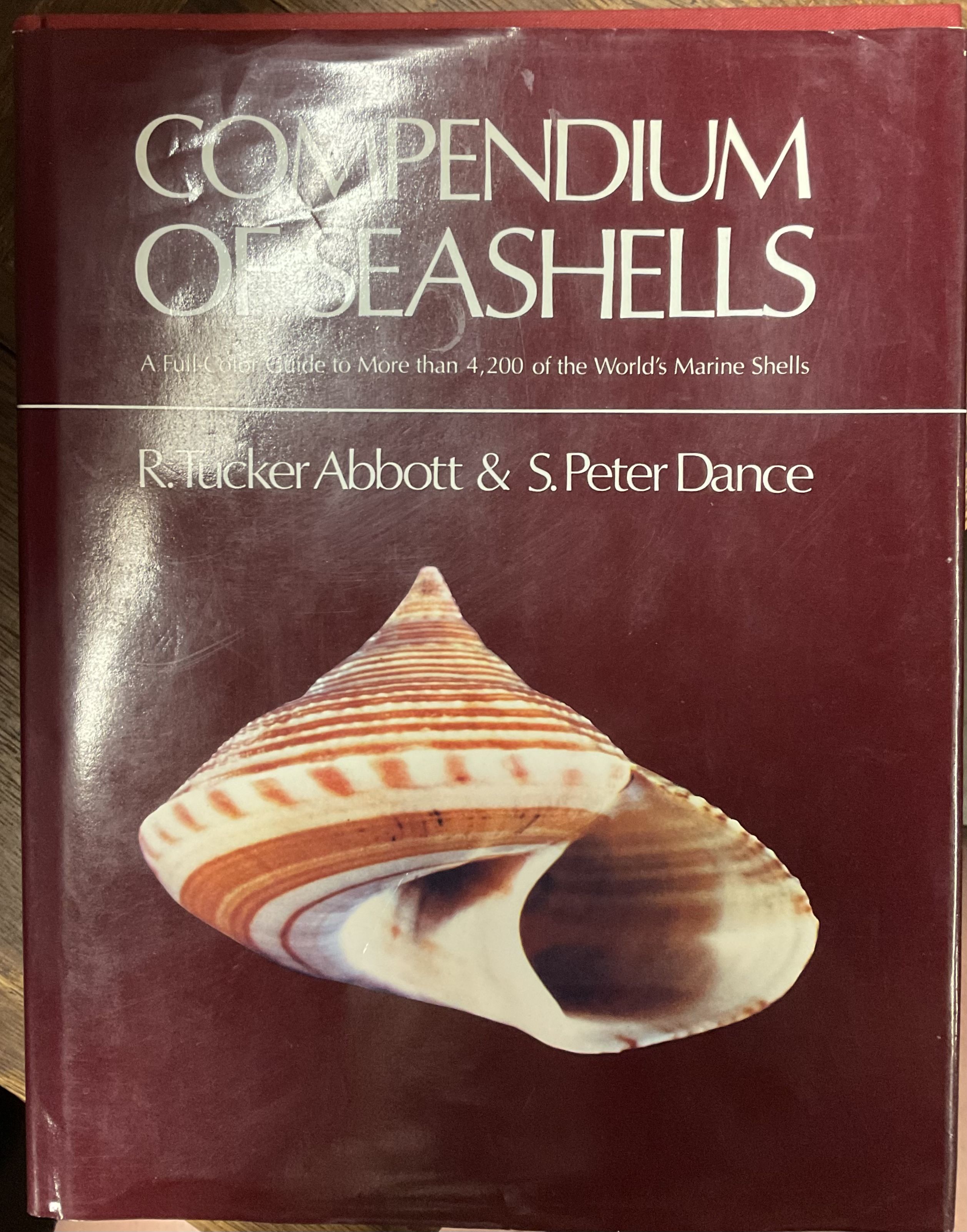 COMPENDIUM OF SEASHELLS A Color Guide to More than 4,200 of the World's Marine Shells - Abbott, R.Tucker ; Dance, S. Peter