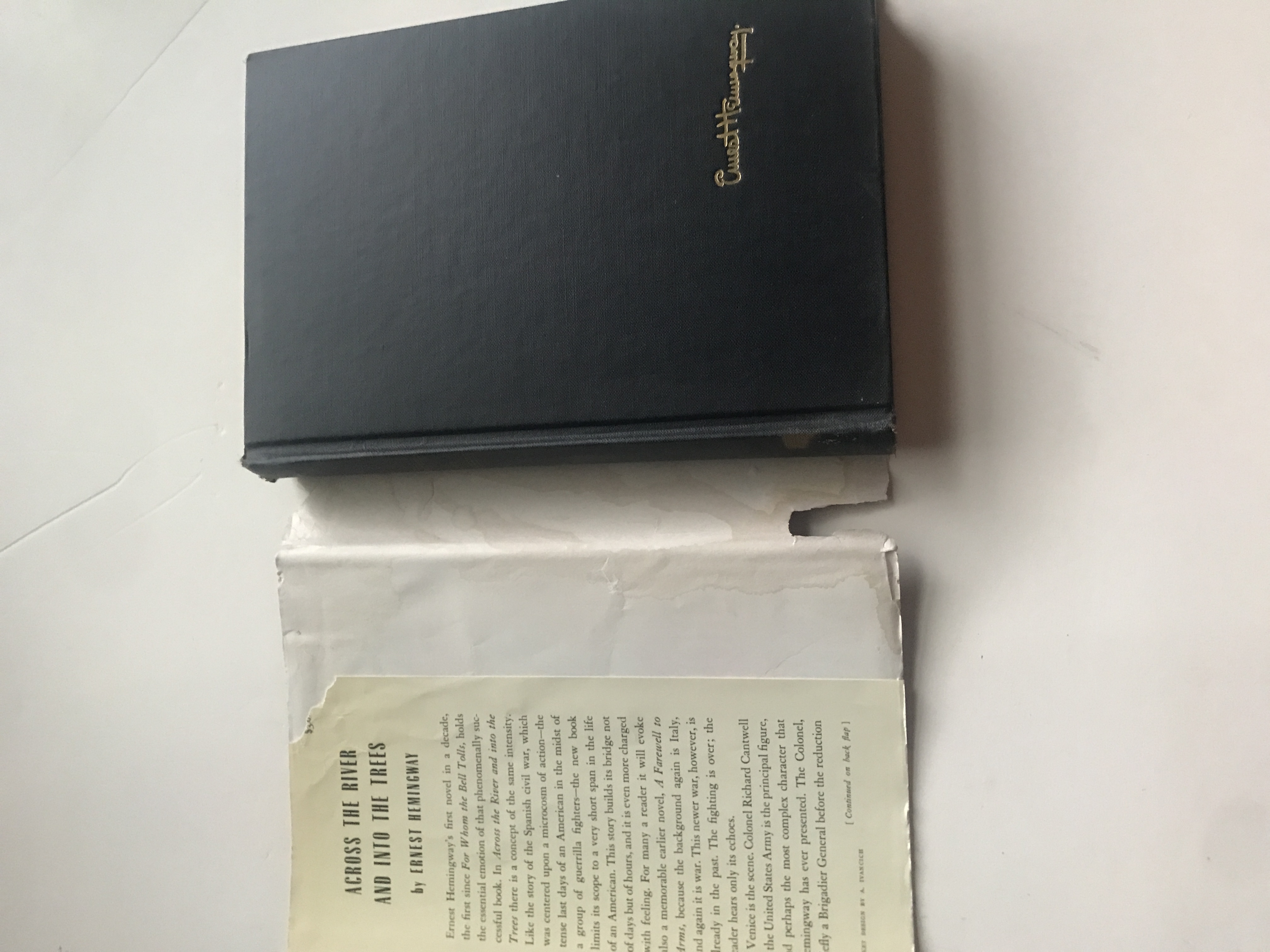 ACROSS THE RIVER AND INTO THE TREES by HEMINGWAY, Ernest