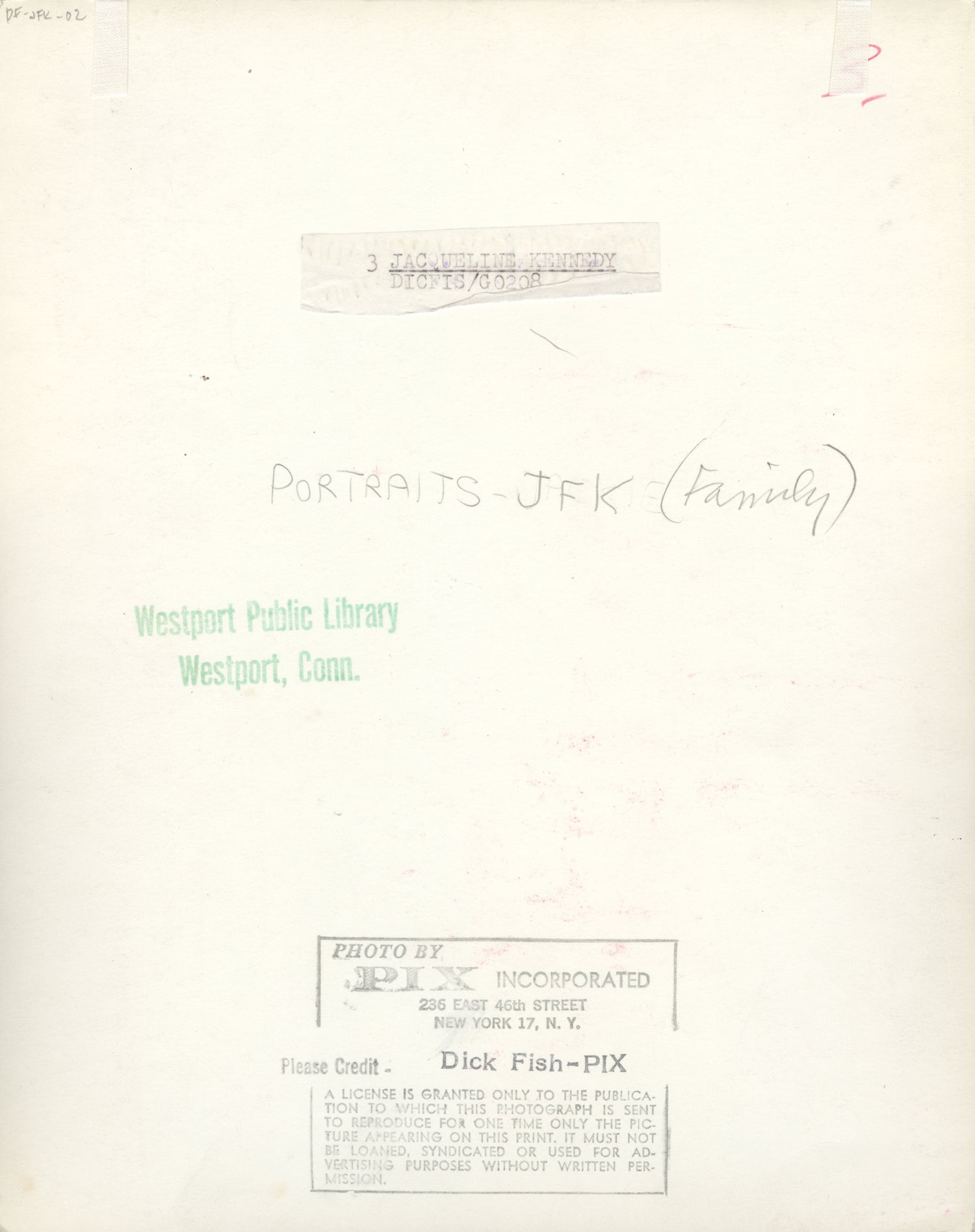 Original photograph of Jackie Kennedy, circa 1960 Jacqueline Kennedy [Jackie Onassis] (subject); Dick Fish (photographer) [ ] [Couverture souple]