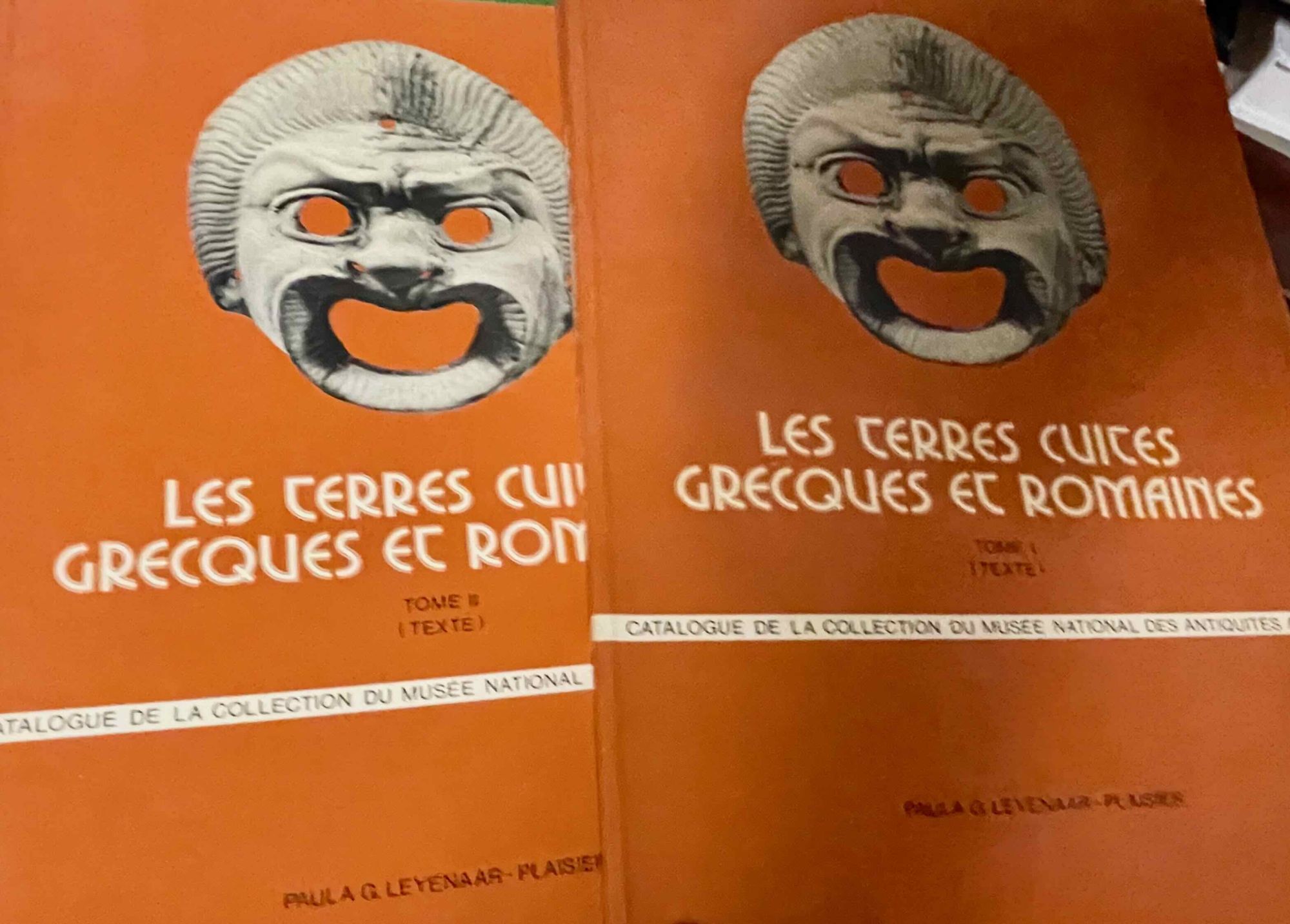Les terres cuites grecques et romaines. Catalogue de la collection du