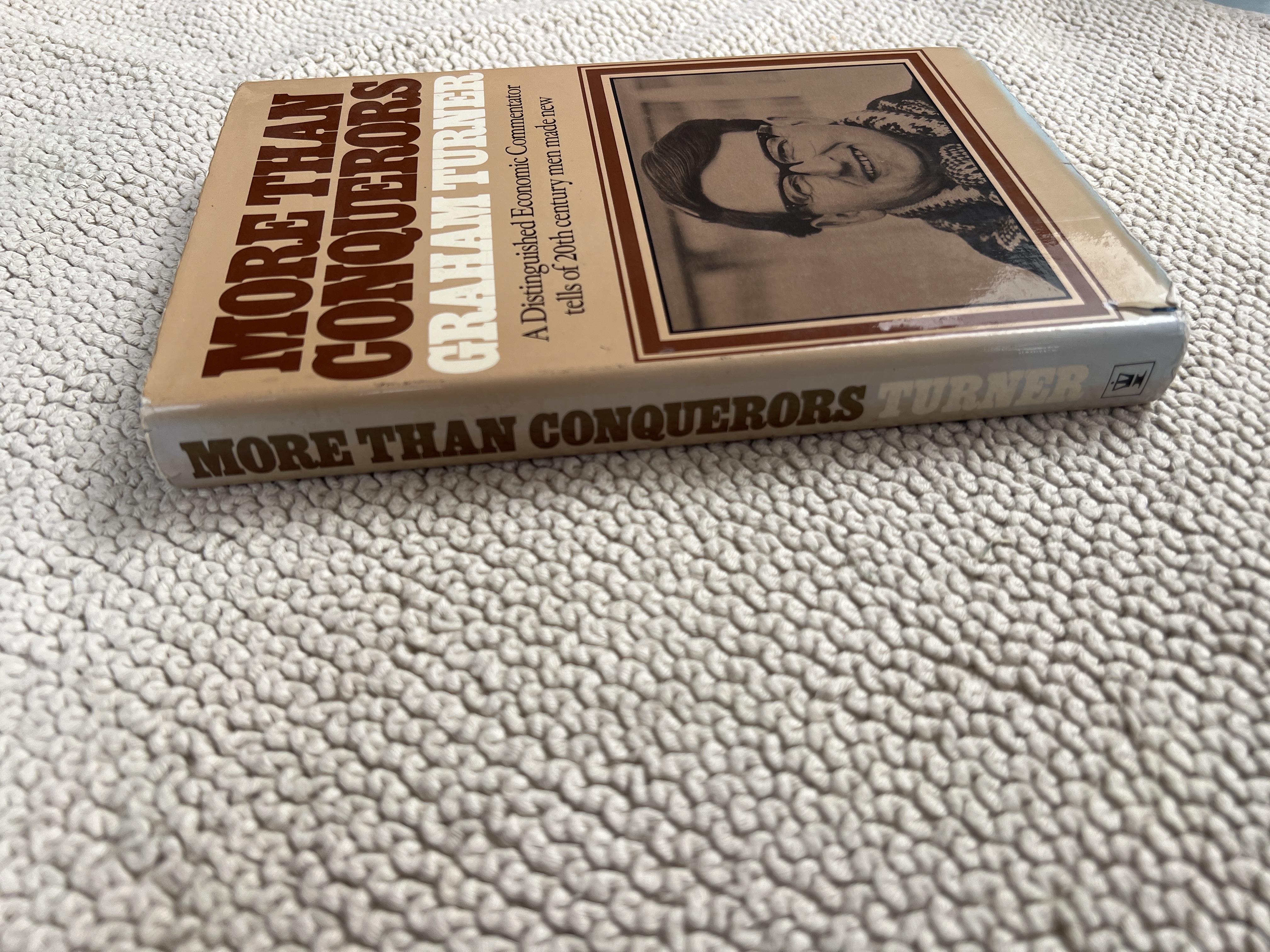 More Than Conquerors. A Distinguished Economic Commentator tells of 20th century men made new Graham Turner [Assez bon] [Couverture rigide]