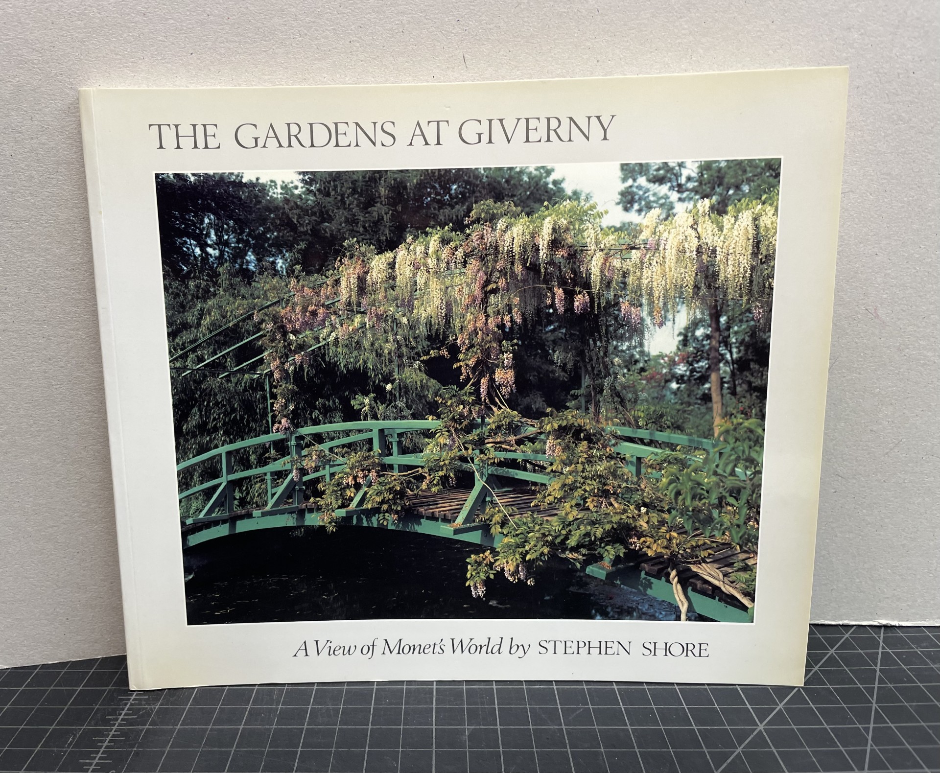 THE GARDENS AT GIVERNY : A View of Monet's World by Stephen Shore