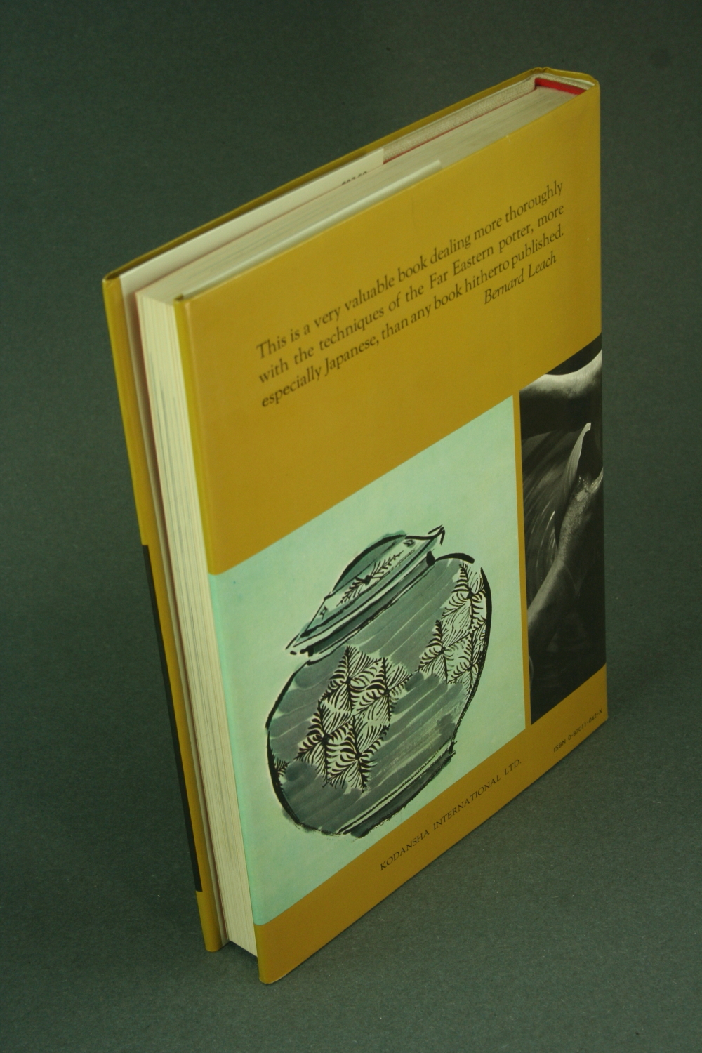 The world of Japanese ceramics. With the collaboration of Kenkichi