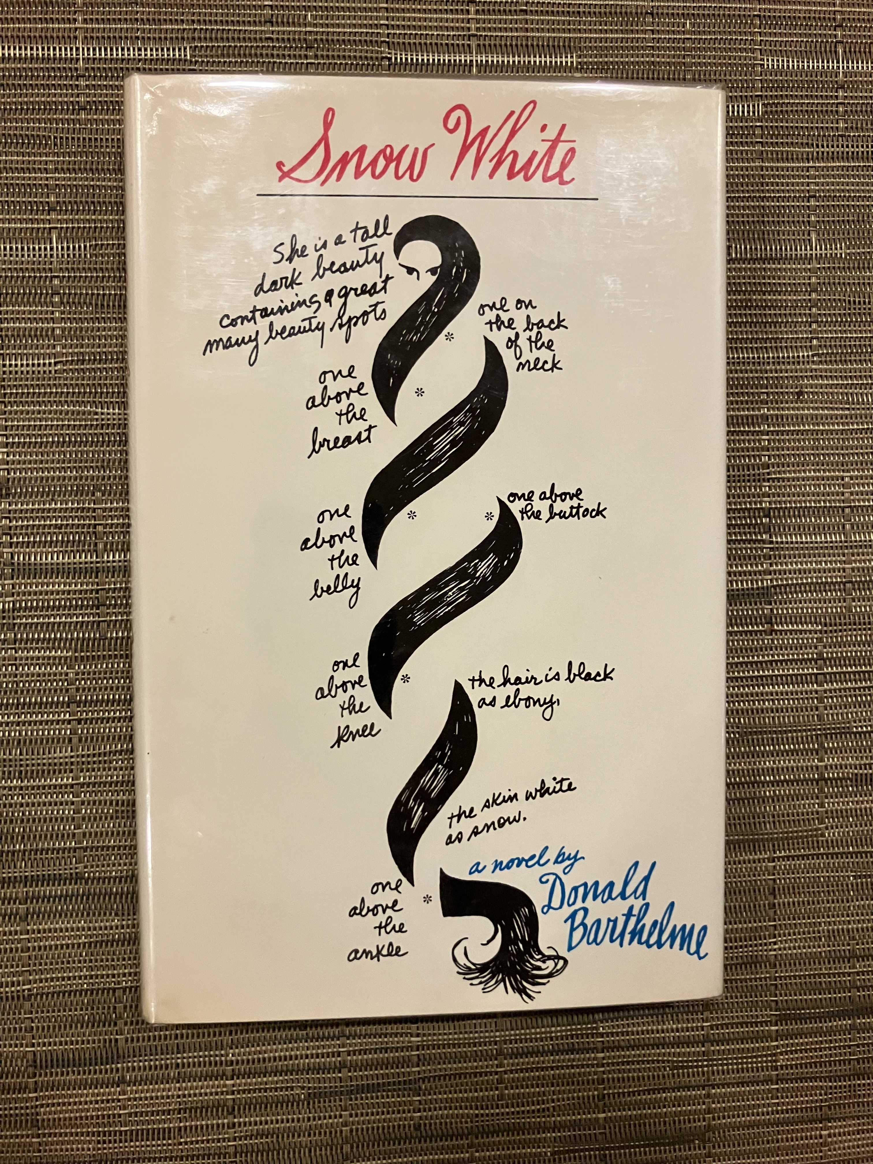 高感度ショップで2023年売れたブランド Snow White by Donald Barthelme: Near Fine Hardcover (1967 洋書