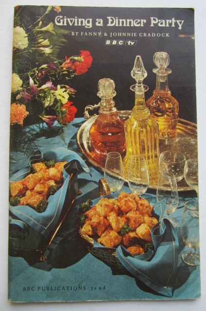 Giving A Dinner Party CRADOCK, Fanny and Johnnie [Satisfaisant] [Couverture souple]