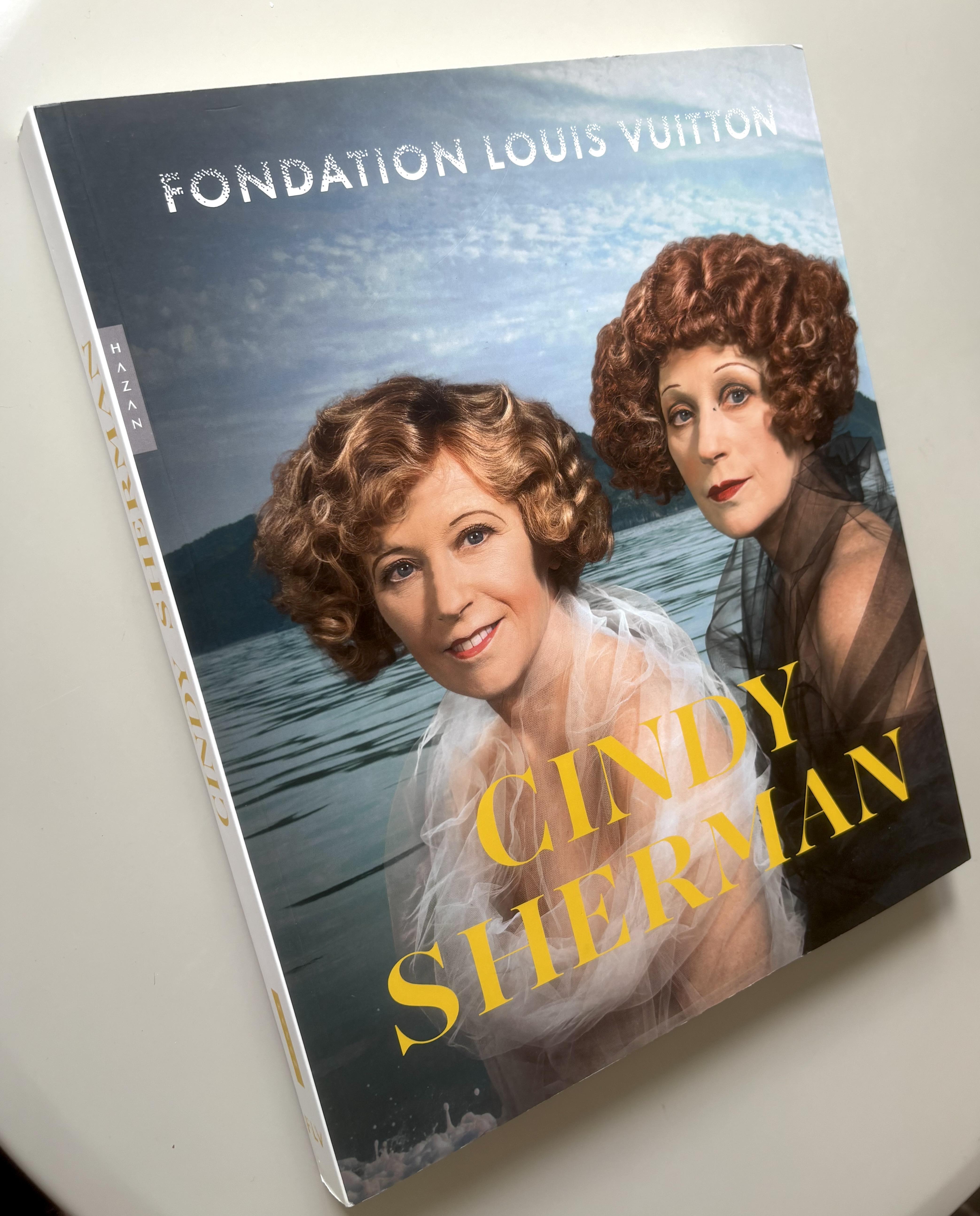 Cindy Sherman (catalogue d'exposition Fondation Vuitton) - Une rétrospective (1975-2020) - Collectif ; Pagé Suzanne ; Michelon Olivier ; Delalande Ludovic ; Darrieusecq Marie ; Wajcman Gérard