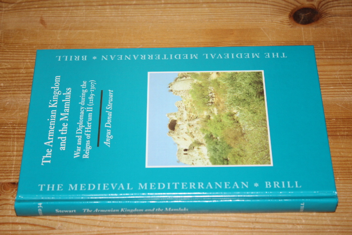 Armenian Kingdom and the Mamluks. War and Diplomacy During the Reigns of Het'Um II, 1289-1307. (= The Medieval Mediterranean Peoples, Economies and Cultures, 400-1453, Vol. 34). - Stewart, Angus Donal.