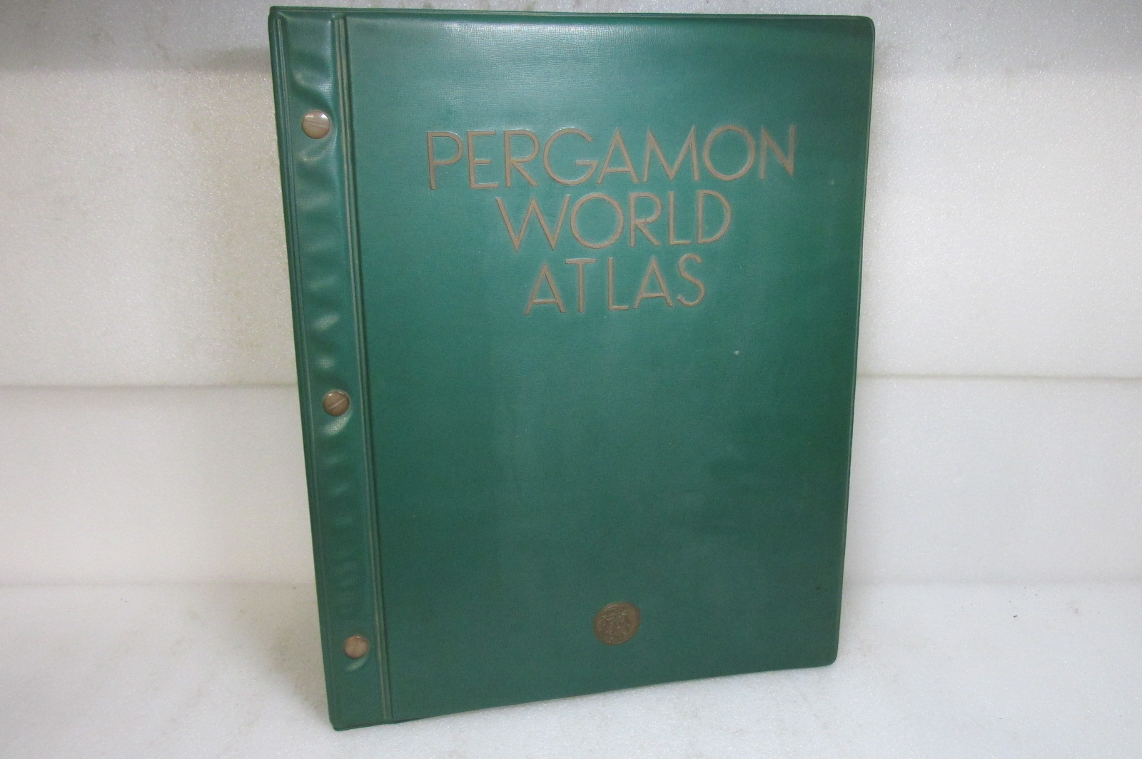 PERGAMON WORLD ATLAS 1968 Pergamon World Atlas x 4264] —