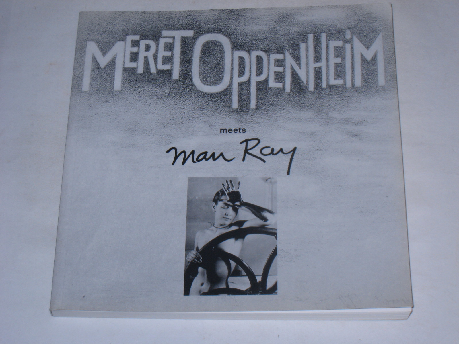 Meret Oppenheim meets Man Ray. 6. April - 1. Juni 1997, Kunsthalle Darmstadt ; 5. Juli - 14. September 1997, Kunsthal Rotterdam ; 9. Oktober - 16. November 1997, Kunsthalle Wilhelmshaven - Levy, Thomas