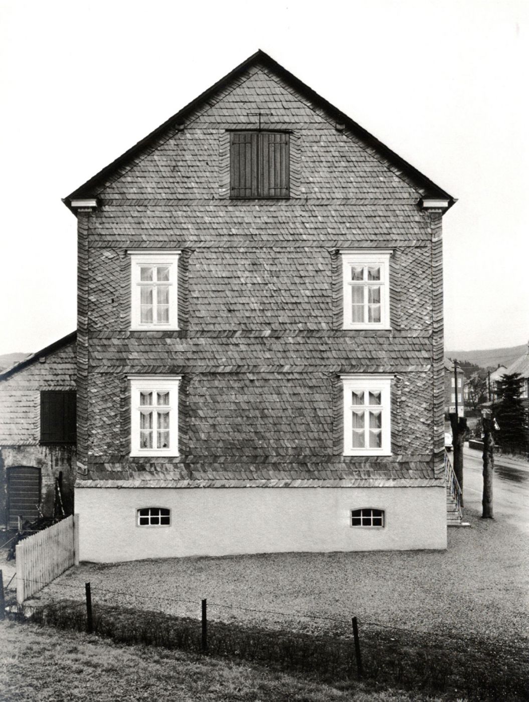 Bernd and Hilla Becher: Fachwerkhäuser des Siegener