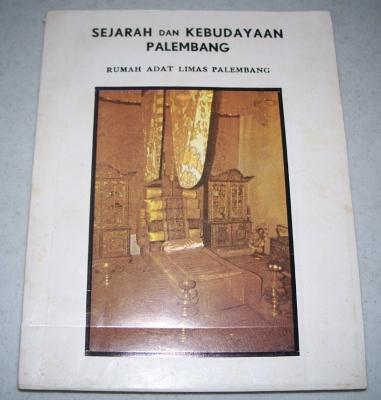 Sejarah Dan Kebudayaan Palembang Buku Pertama Tentang Rumah Adat Limas Palembang The History And Culture Of Palembang Part One About Adat Limas Houses In Palembang By Akib R H M Fair Softcover 1975 Easy