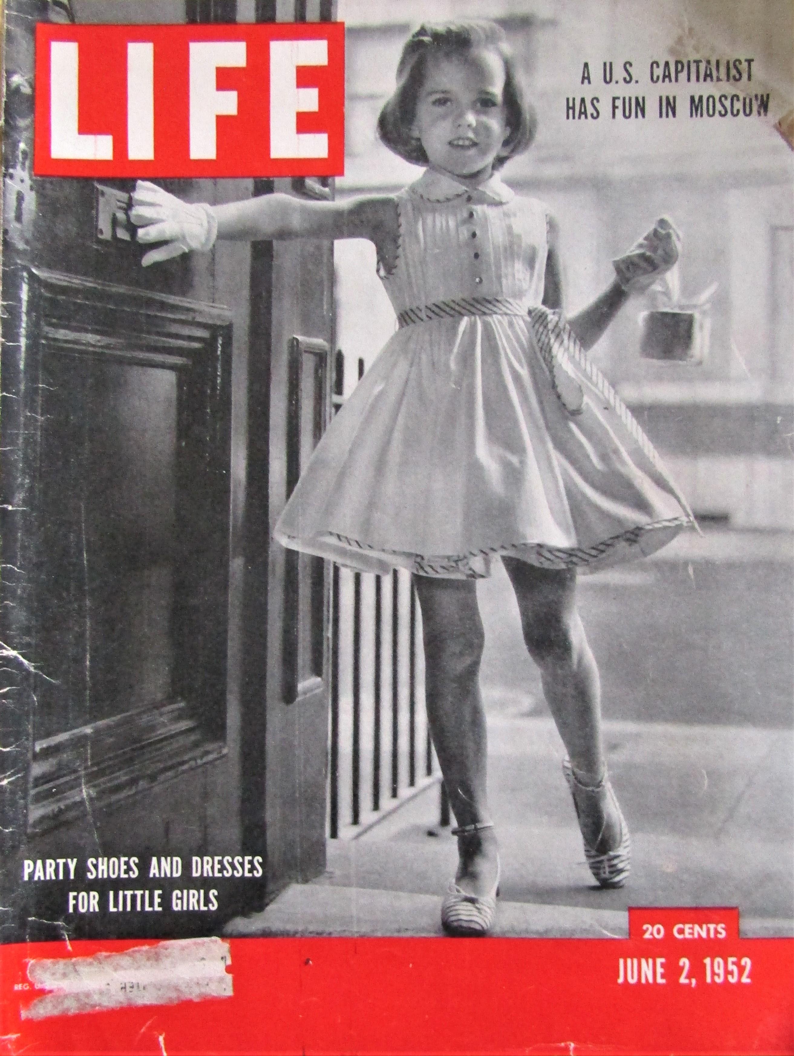 Life Magazine June 2, 1952 -- Cover: Party Shoes and Dresses for Little Girls [Assez bon] [Couverture souple]