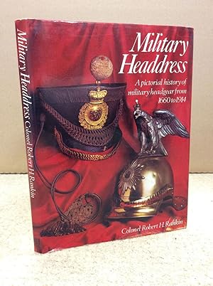 Image du vendeur pour MILITARY HEADDRESS: A Pictorial History of Military Headgear from 1660 to 1914 mis en vente par Kubik Fine Books Ltd., ABAA