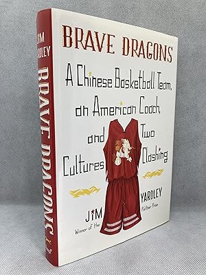 Bild des Verkufers fr Brave Dragons; A Chinese Basketball Team, An American Coach, and Two Cultures Clashing zum Verkauf von Dan Pope Books