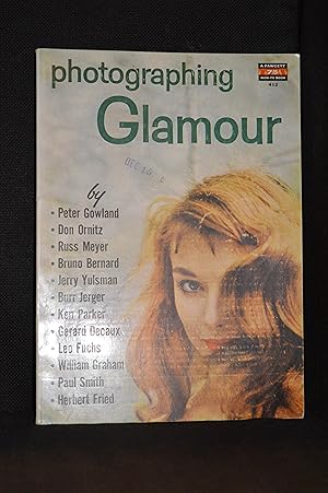 Bild des Verkufers fr Photographing Glamour (Publisher series: Fawcett How-To Books.) zum Verkauf von Burton Lysecki Books, ABAC/ILAB