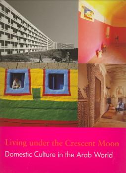 Imagen del vendedor de Living under the crescent moon. Domestic culture in the Arab world a la venta por Antiquariaat Parnassos vof