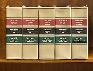 Bild des Verkufers fr United States Statutes at Large. Volume 102, in 5 books (1988) zum Verkauf von The Lawbook Exchange, Ltd., ABAA  ILAB