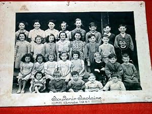 Ancienne Photographie de Classe - Ecole Le Crozet (Loire) - Souvenir Scolaire Année 1951 .