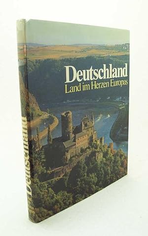 Seller image for Deutschland : Land im Herzen Europas / [Bildteil: Toni Schneiders. Textteil: Karlheinz Schnherr] for sale by Versandantiquariat Buchegger