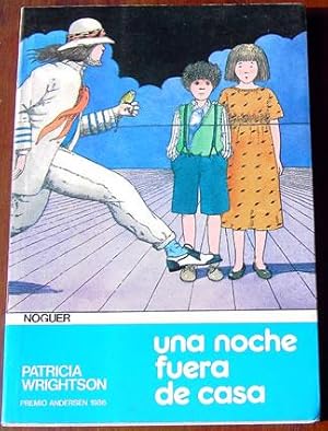 Image du vendeur pour Una Noche Fuera de Casa (Original title: Night Outside) mis en vente par Rainy Day Paperback