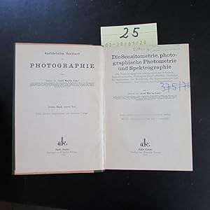 Bild des Verkufers fr Ausfhrliches Handbuch der Photographie - Band III / Teil IV: Die Sensitometrie, photographische Photometrie und Spektrographie zum Verkauf von Bookstore-Online