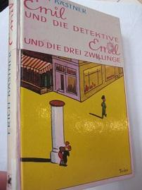 Image du vendeur pour Emil und die Detektive Emil und die drei Zwillinge Jubilumsausgabe zum 70. Geburtstag des Autors mis en vente par Alte Bcherwelt