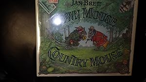 Immagine del venditore per Town Mouse Country Mouse venduto da Bluff Park Rare Books