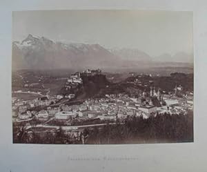 Salzburg vom Kapuzinerberg. Original-Fotografie, Albumin auf Karton mit typogr. Bezeichnung. Salz...