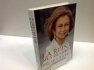 Imagen del vendedor de LA REINA MUY DE CERCA PILAR URBANO a la venta por LIBRERIA ANTICUARIA SANZ