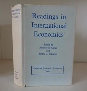 Bild des Verkufers fr Readings in International Economics zum Verkauf von BRIMSTONES