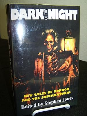 Immagine del venditore per Dark of the Night: New Tales of Horror and the Supernatural. venduto da Zephyr Books