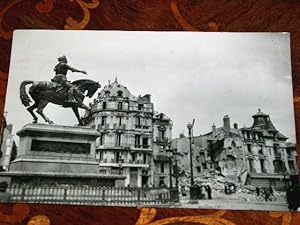 Photographie - Orléans - La statue équestre de Jeanne d'Arc s'élevait au milieu de la place, inta...