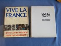 Bild des Verkufers fr Vive La France zum Verkauf von dadsbooks
