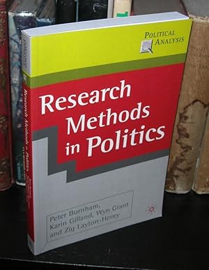 Immagine del venditore per RESEARCH METHODS IN POLITICS venduto da Evolving Lens Bookseller