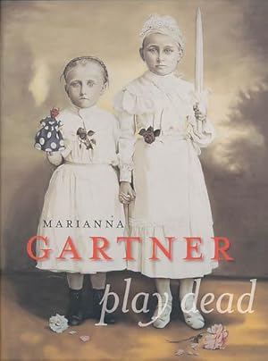 Image du vendeur pour Marianna Gartner. Play dead. With essays by Alberto Manguel and Margrit Brehm. mis en vente par Antiquariat Lenzen