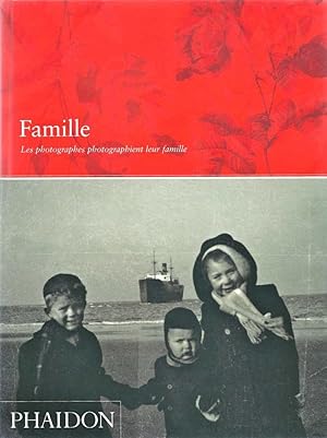 Seller image for Famille - Les photographes photographient leur famille * for sale by OH 7e CIEL